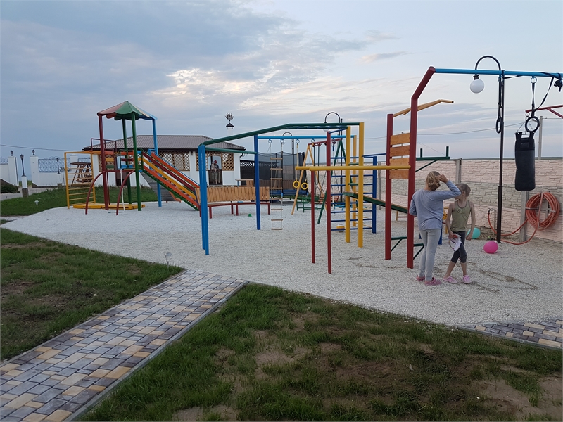 Отдых в апарт отеле Крыма – детская площадка